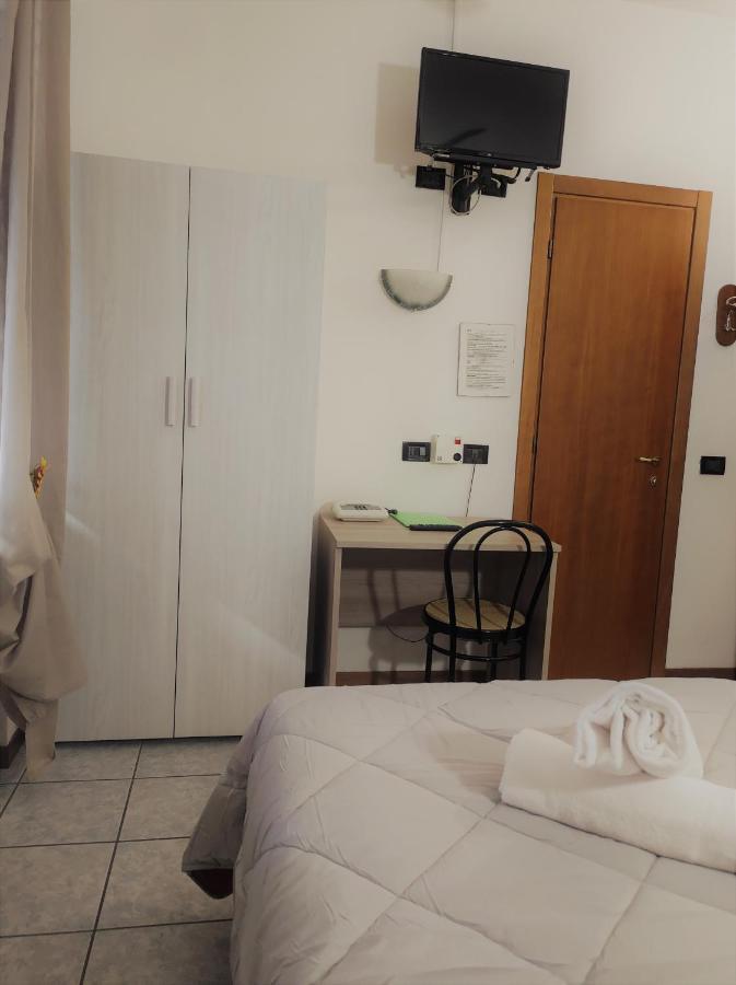 Hotel Marinoni Lomazzo Exterior foto