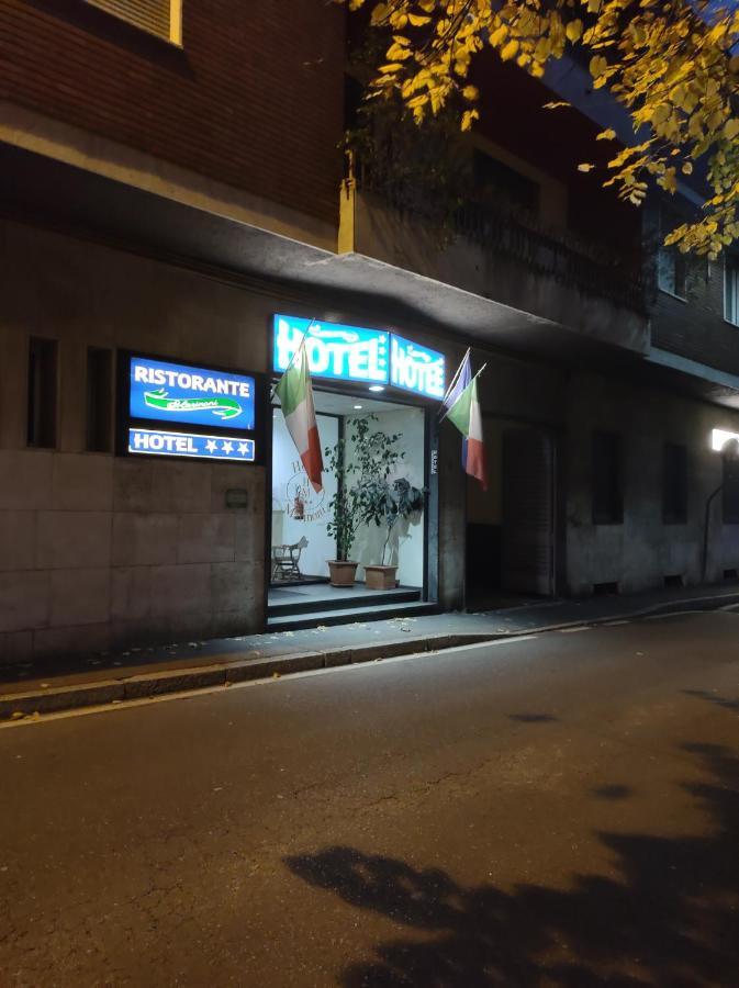 Hotel Marinoni Lomazzo Exterior foto