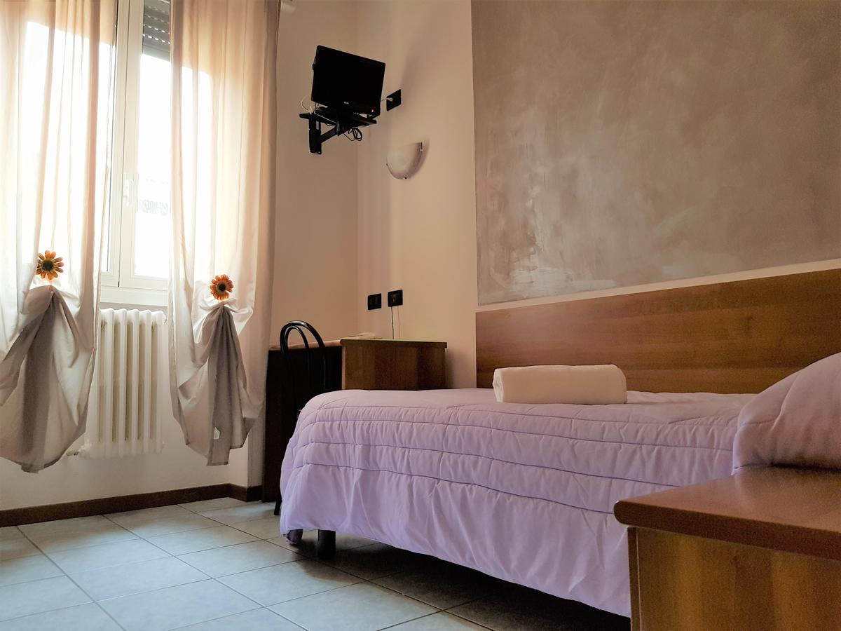 Hotel Marinoni Lomazzo Exterior foto